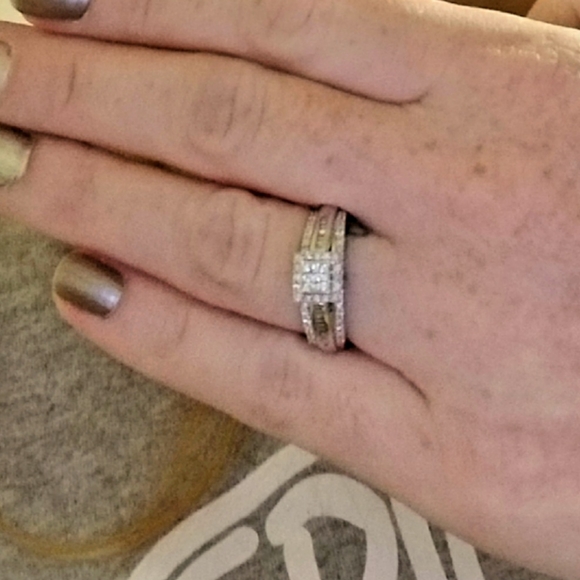 Engagement ring - Picture 3 of 4